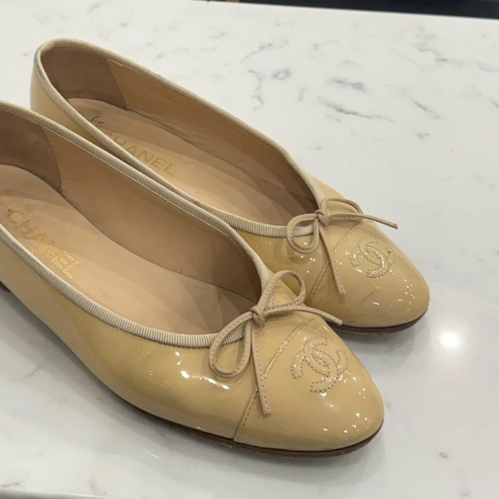 Chanel Ballet Flat in neutral colors - Picture 2 of 10